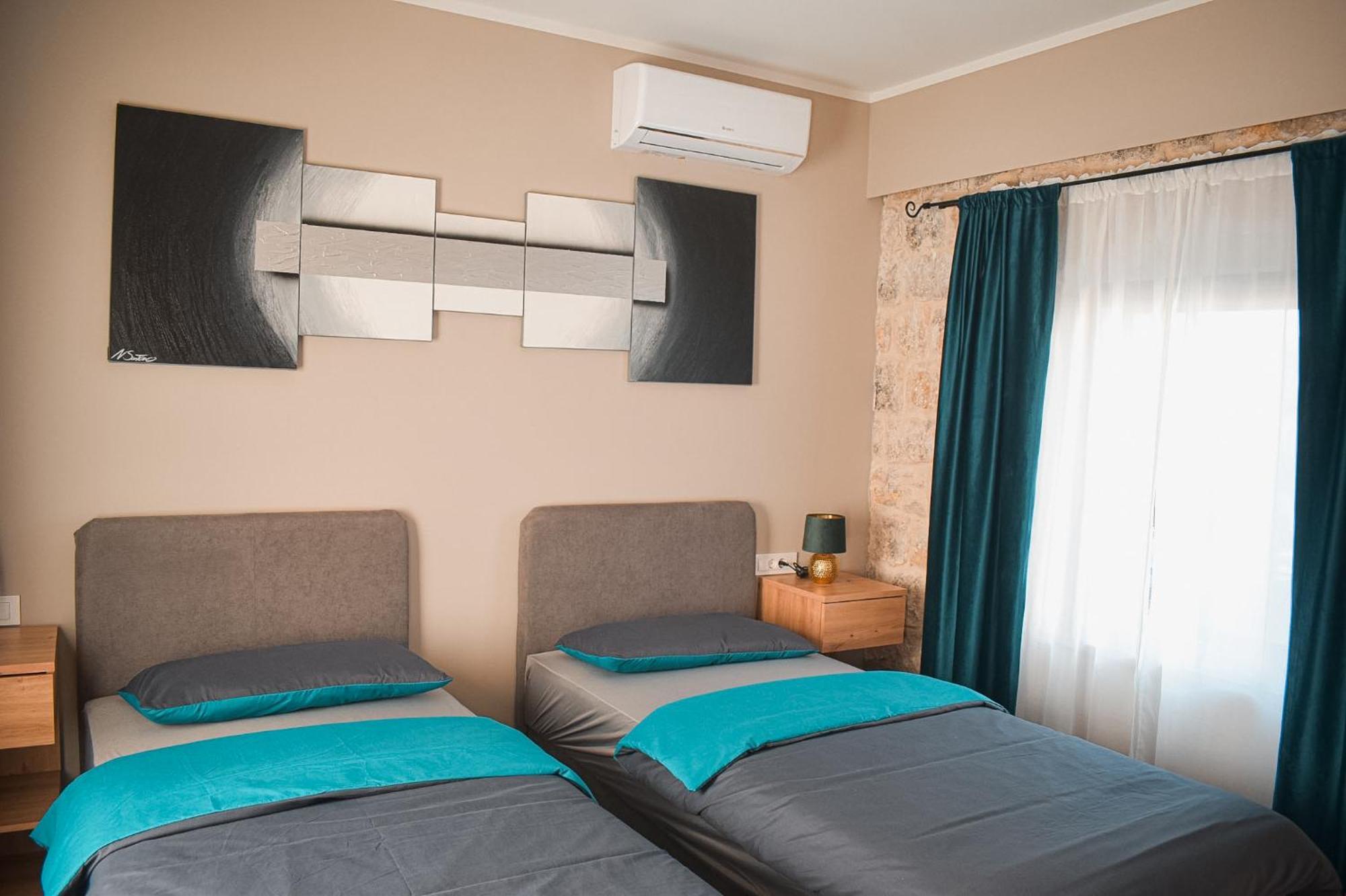 Apartments Jelovic Sinj Exterior photo